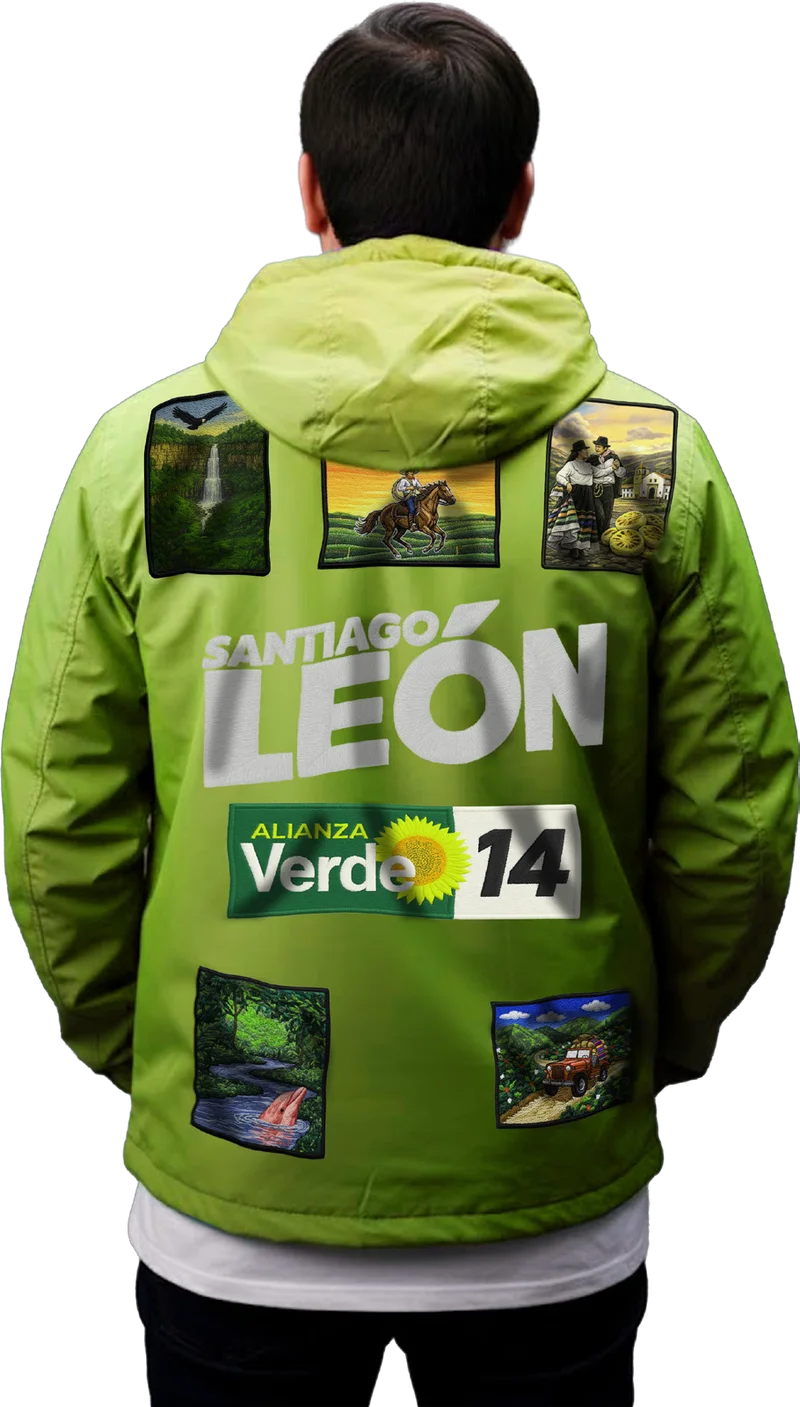 Espalda de la chaqueta de campaña con parches bordados de los territorios y el logo Santiago León